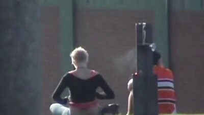 Seksuali studentė laižo vyro išangę, suteikdama jam daug malonumo.