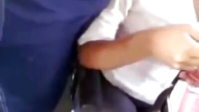 Jauniklis įkišo žaislą į rusės merginos užpakalį ir pakliuvo su dirželiu.
