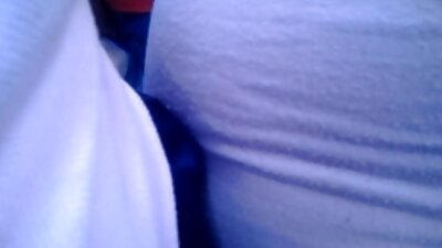 Lieknas rusiškas jauniklis džiaugiasi dideliu gaidžiu po dildo.