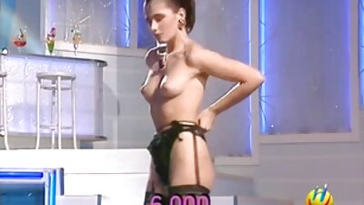 Stropi apskretėlė su sijonu atsisėdo ant nario. Porno Taylor Sands.