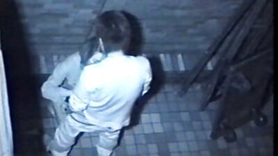 Itin seksuali brunetė ir karališkosios gilios gerklės blowjob.