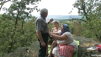Viščiukas dryžuotais šortais atsisėdo ant penio su savo pūlingu ir pakliuvo į orgazmą.