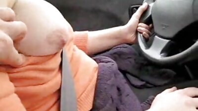 Seksas su balerina ir vaikinu juodai balta pornografija prie baro salėje.