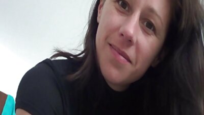 Juoda jauniklė pagauna stiprų orgazmą nuo sekso ir cums nuo dulkinimosi.