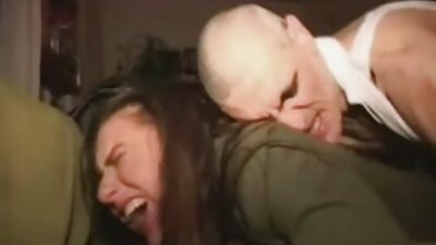 Retro porno orgija vaikinas su brunetėmis.