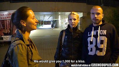 Rusų kalytė išplėtė savo pūlingą ir trūkčiojo nuo užpakalio su dilde.