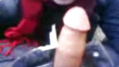 Atsitiktinė mergina duoda blowjob ir pakliuvo į automobilį.