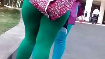 Automobilių instruktorius turi porno su azijiete po blowjob automobilyje su ja.